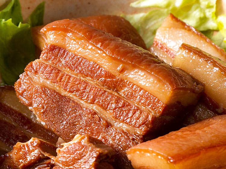 らふてぃ（2個入り）／沖縄産の豚肉の角煮。泡盛で煮込むのが特徴